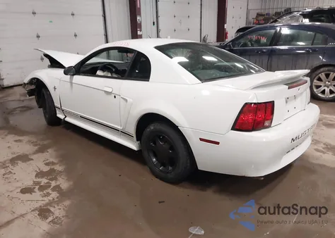 2000 Ford Mustang z USA, uszkodzony, nr VIN 1FAFP4044YF148036